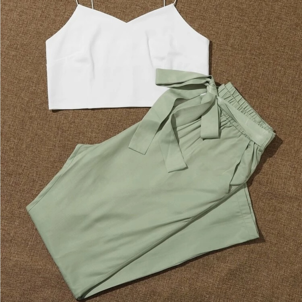 Green slanted belt pocket pants